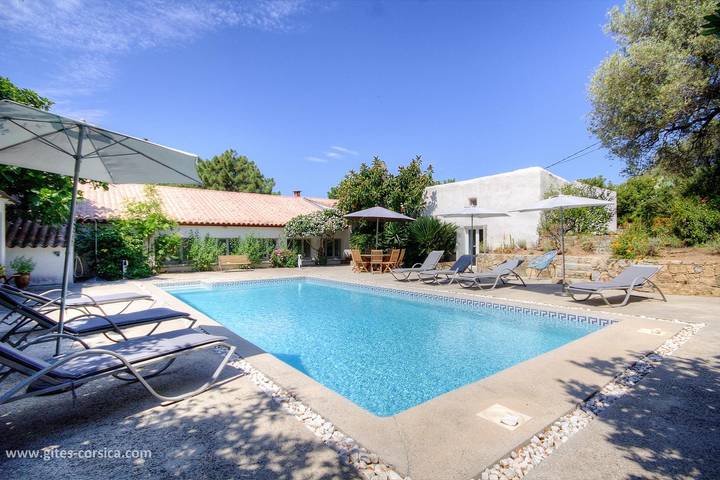 Gîte pour 6 personnes, avec Terrasse et Jardin ainsi que Piscine et Vue
