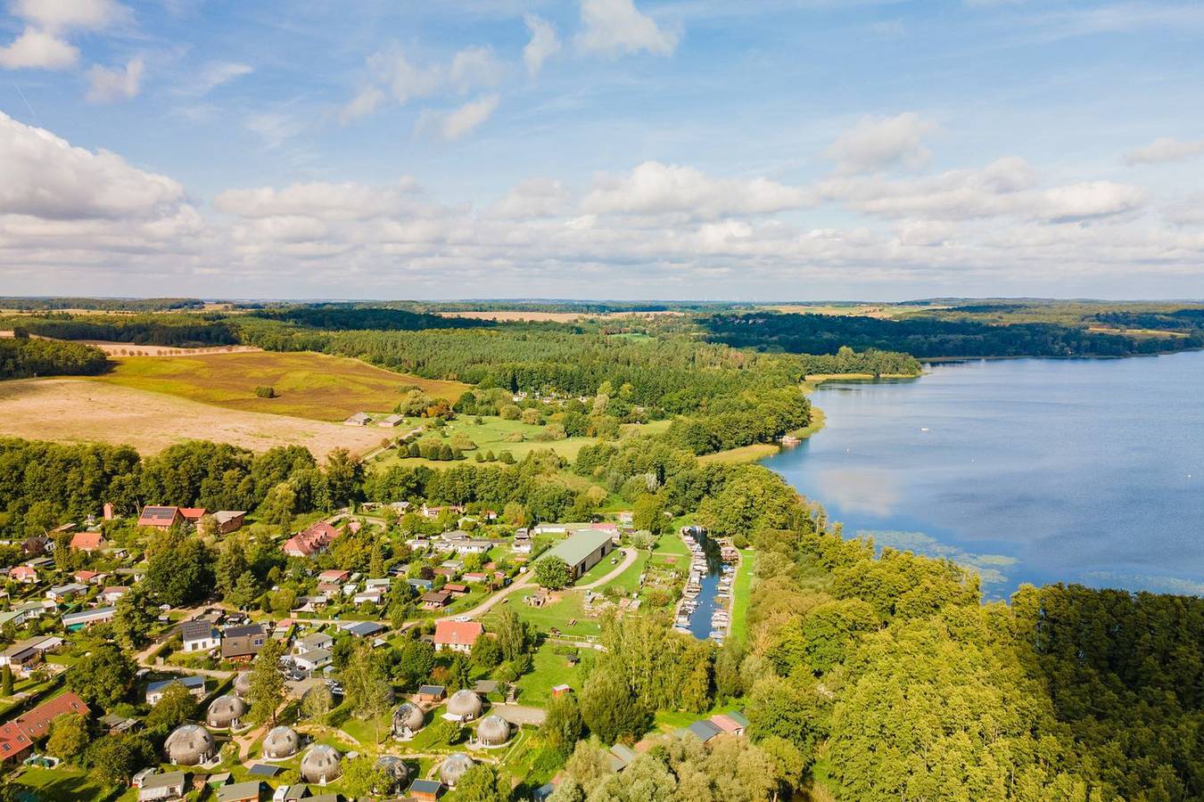 Kugelhaus Nordlichter – wohngesund mit Lehm & Seegras, Wohnküche, 2 Bäder, Terrasse am Tollensesee in Tollensesee, Penzlin
