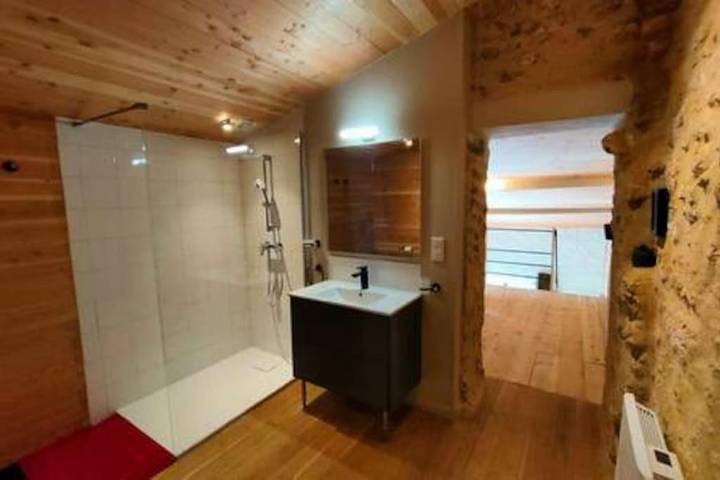 Location de vacances pour 4 personnes, avec vue ainsi que terrasse et sauna à Saint-Simeux - 4