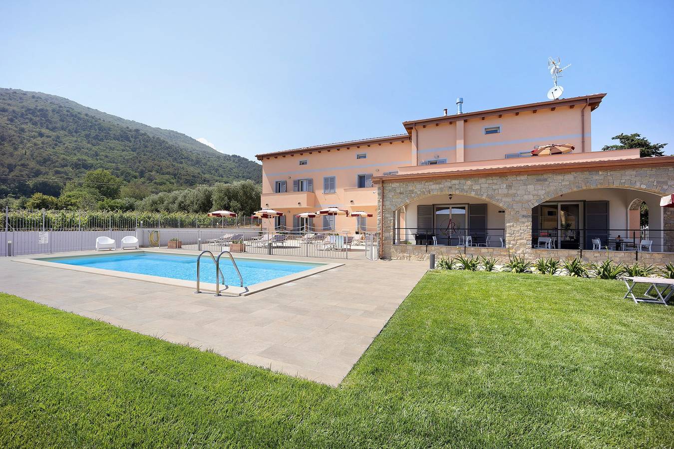 Apartamento entero, Apartamento vacacional "Antichi Ricordi - Il Sole" con balcón, piscina compartida y Wi-Fi in Andora, Riviera di Ponente