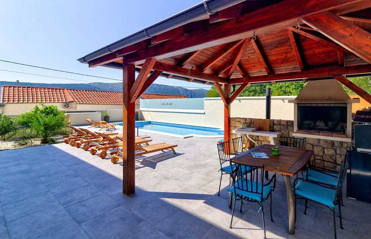 Ferienhaus für 10 Personen, mit Pool und Balkon