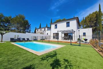 Location de vacances pour 6 personnes, avec jacuzzi ainsi que terrasse et jardin à Trans-en-Provence