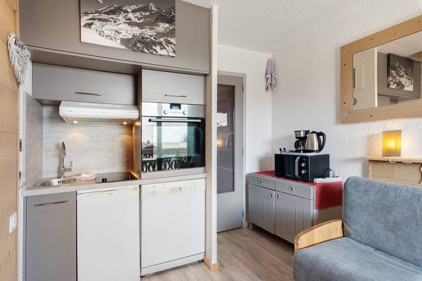 Appartement entier, Appartement cosy de 52 m² A - Accès ski aux pieds, balcon & Wi-Fi à l'Alpe d'Huez in Huez, Parc national des Écrins