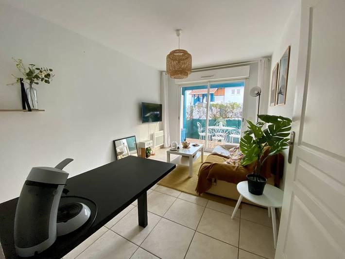 Appartement entier, T1 bis confortable avec terrasse et parking à Cambo-les-Bains in Cambo-les-Bains, Région de Bayonne