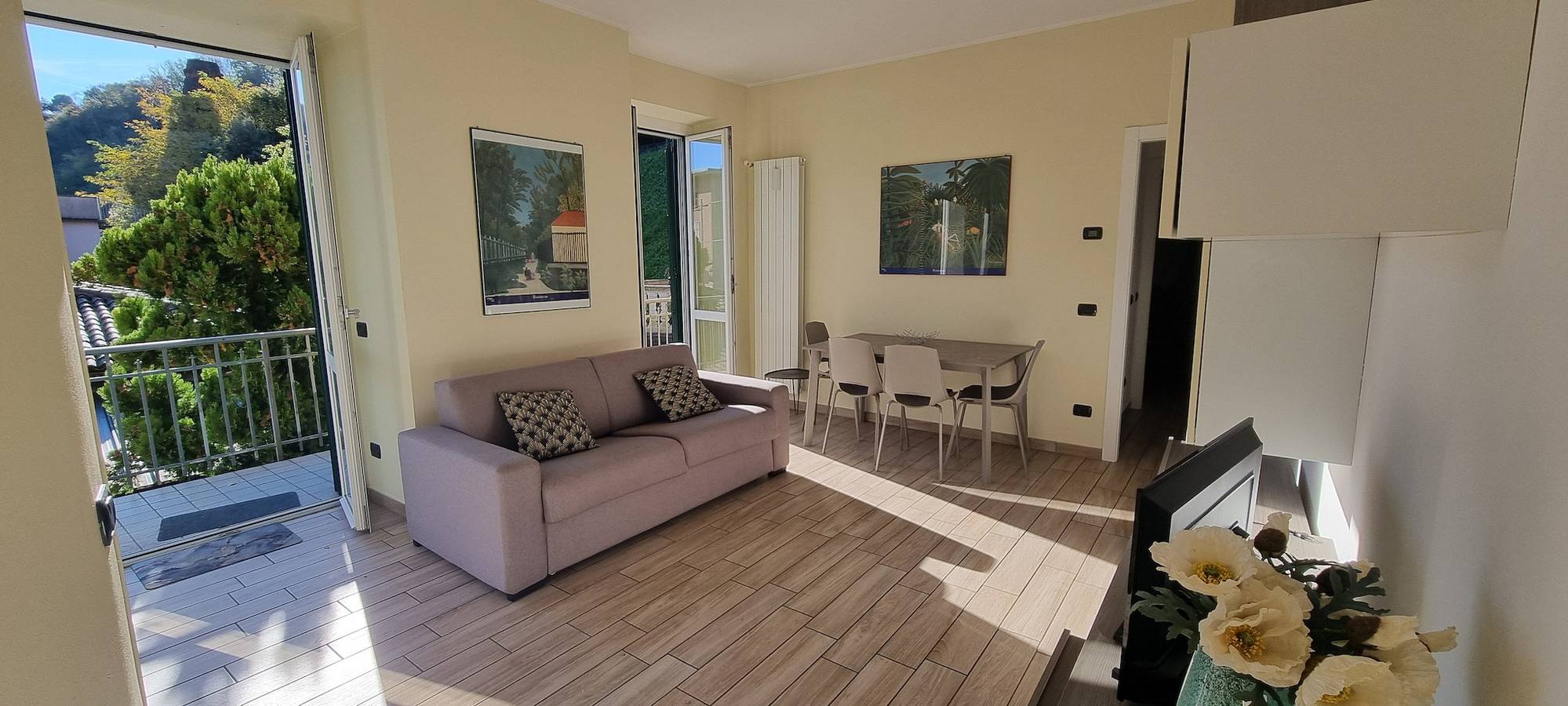 Ganze Wohnung, Arona mit Aussicht, Strand und Parkplatz in Arona (Lago Maggiore), Arona Gemeinde