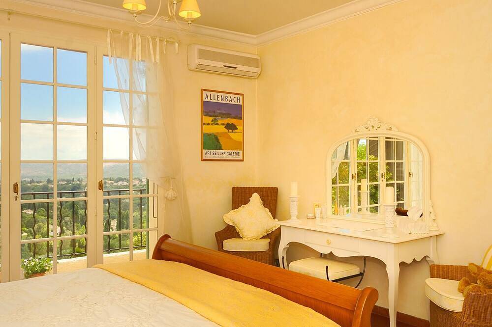 Villa Olivade. Panoramic Sea Views – Private Balconies, Terraces & Garden in Saint-Paul-de-Vence, Cannes region