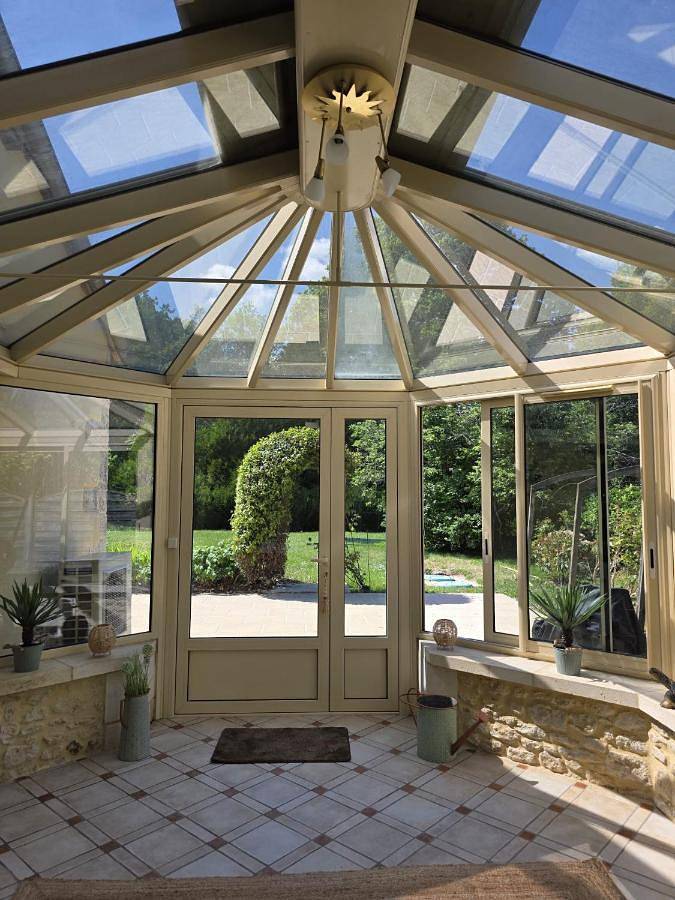 Location de vacances pour 2 personnes, avec Jacuzzi ainsi que Terrasse et Jardin à Château-l'Évêque