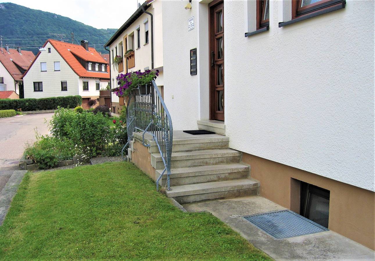 Ganze Ferienwohnung, Ferienwohnung Fetzer - Ferienwohnung mit 65qm, Obergeschoss, Balkon, 2 Schlafzimmer, max. 4 Personen in Beuren, Albsteig Etappe 9