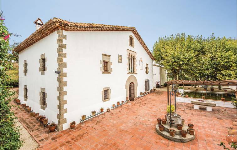 Sea View Pool Apartment with Terrace & Kitchen in Supermaresme, Arenys de Munt