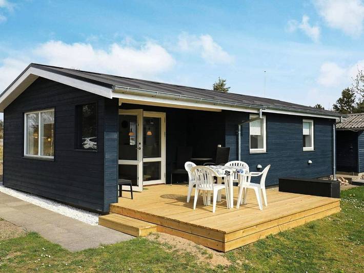 Feriehus for 4 personer, med Terrasse og Hage i Strandby
