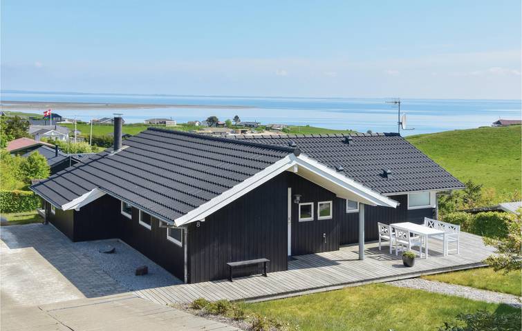 Ferienhaus für 8 Personen, mit Whirlpool und Terrasse sowie Garten und Sauna in Underbjerg