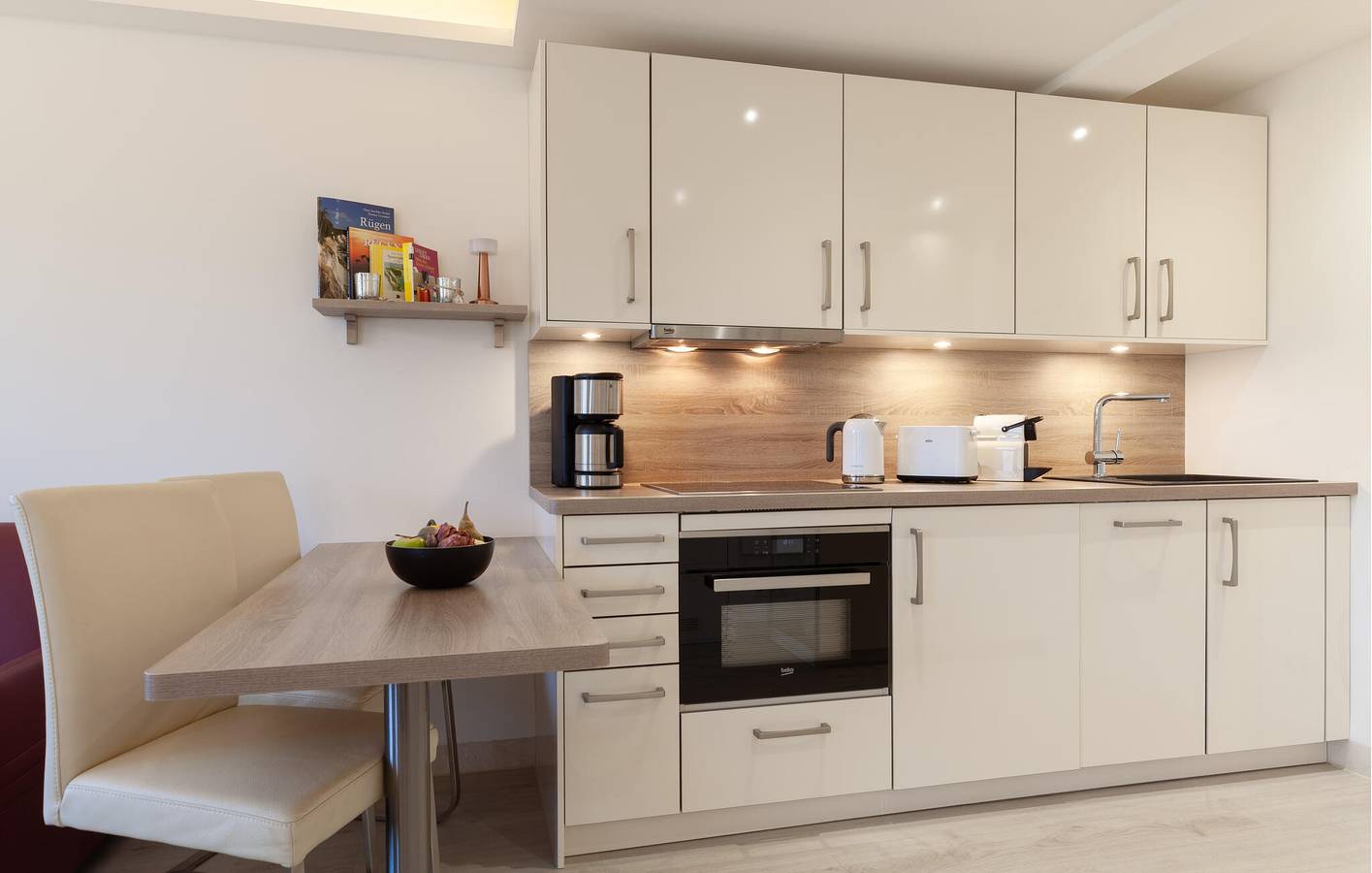 Ganze Ferienwohnung, Gemütliche Binzer Wohnung mit Terrasse und TV - 600m zum Strand in Strand Prora, Binz
