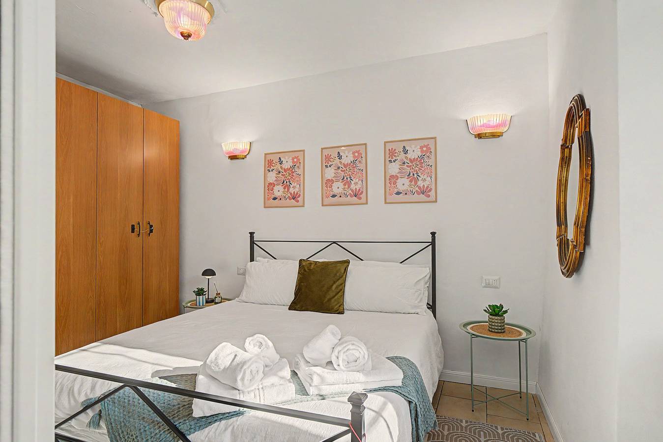 Holiday home 'Lake Maggiore Al Portico in Lesa' with terrace in Lesa, Lago Maggiore (Piemonte)