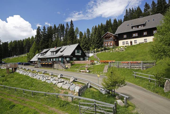 Ferienwohnung für 5 Personen, mit Terrasse und Whirlpool sowie Garten und Sauna in Mühlen