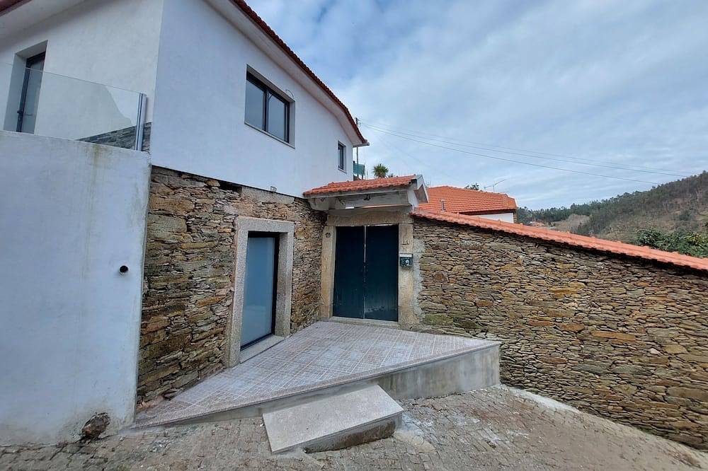 House on the Douro in Santa Maria da Feira, Aveiro Distrikt