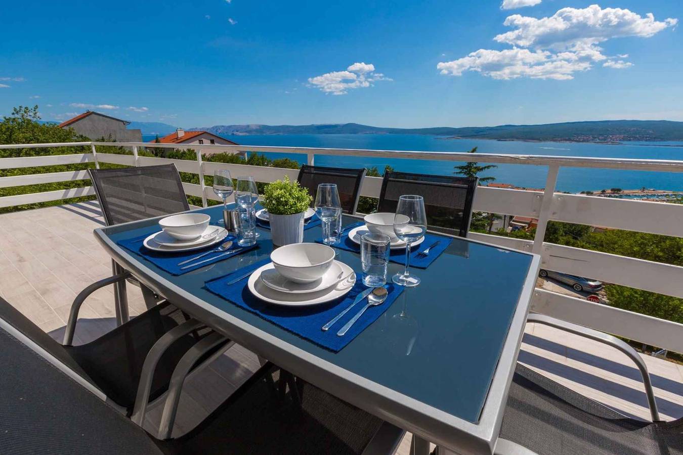 Ganze Ferienwohnung, Ferienwohnung mit Meerblick und Garten zur gemeinsamen Nutzung  in Crikvenica, Primorje-Gorski Kotar
