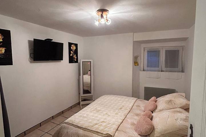 Entire apartment, 250m from the Sisteron lake! Fully equipped apartment with office area. in Sisteron, Forcalquier region