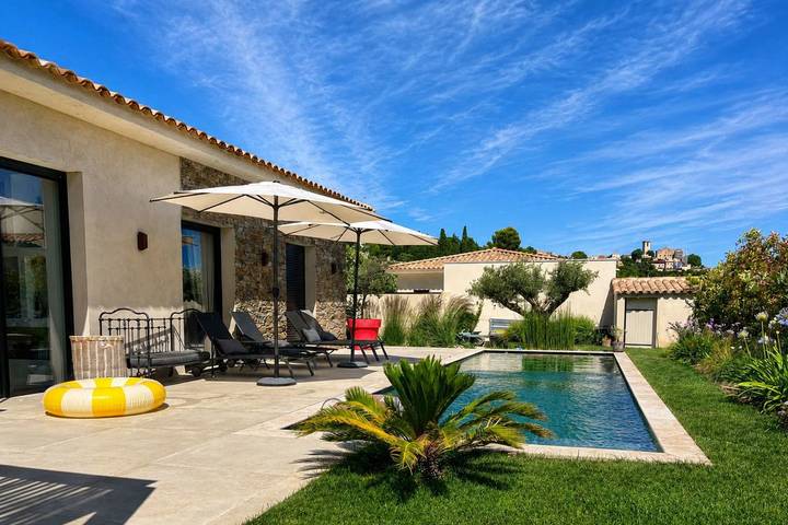Location de vacances pour 8 personnes, avec jardin ainsi que piscine et terrasse, adapté aux familles à Éguilles