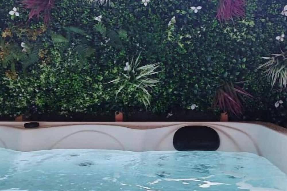 Entire apartment, Romantic Suite in Montauban, Tarn-et-Garonne