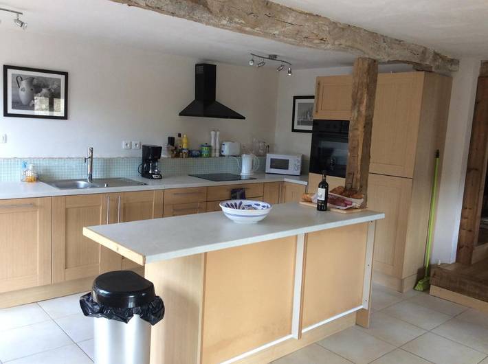 Location de vacances pour 5 personnes, avec vue ainsi que piscine et jardin, animaux acceptés à Chassenon - 3