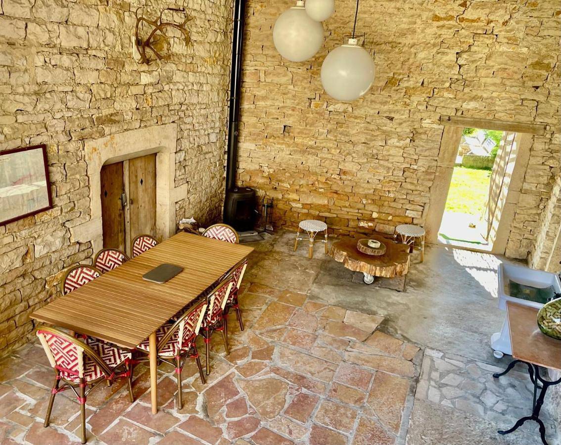 Five-Bedroom House in Corgoloin, Région de Beaune