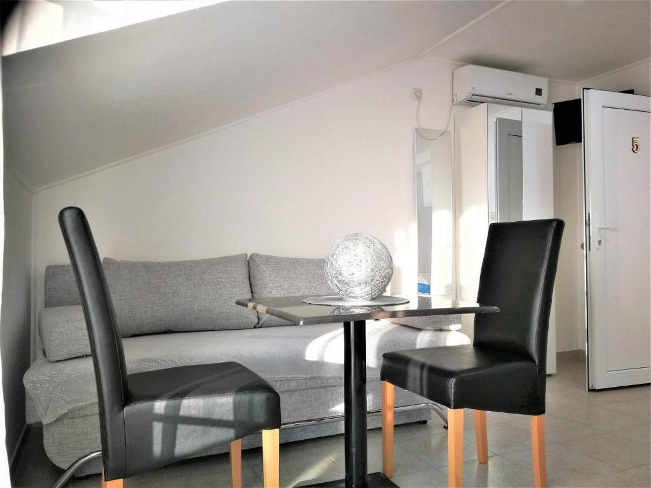 Ganze Wohnung, Apartments Milic - Studio Apartment with Sea View 4 - 2 in Donji Karin, Zadar