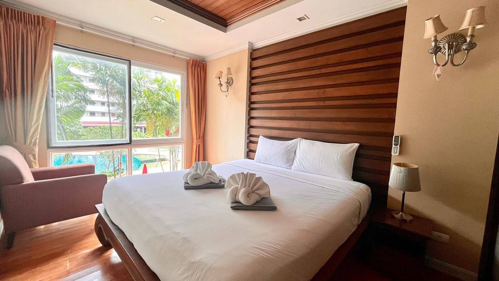 Ganze Wohnung, 6-26 - 1 Schlafzimmer-Apartment mit Balkon und Gemeinschaftspool in Patong Beach, Phuket