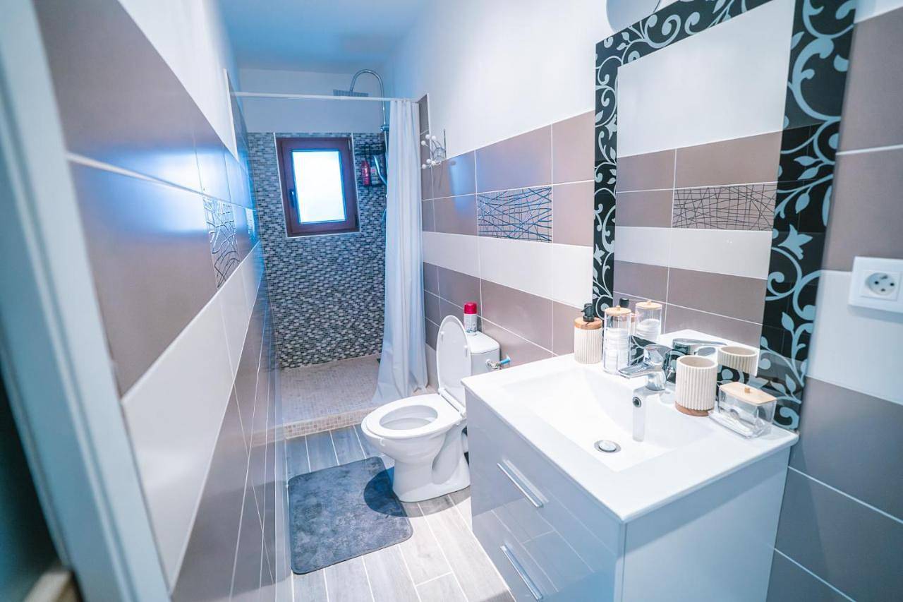 Appartement entier, La Pierre Dorée-3 chambre 2 salle de bain-Ao in Puichéric, Région de Carcassonne