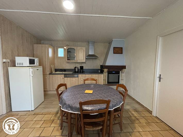 Casa renovada en el campo con terraza, Wifi incluido in Les Clouzeaux, Región de La Roche-sur-Yon