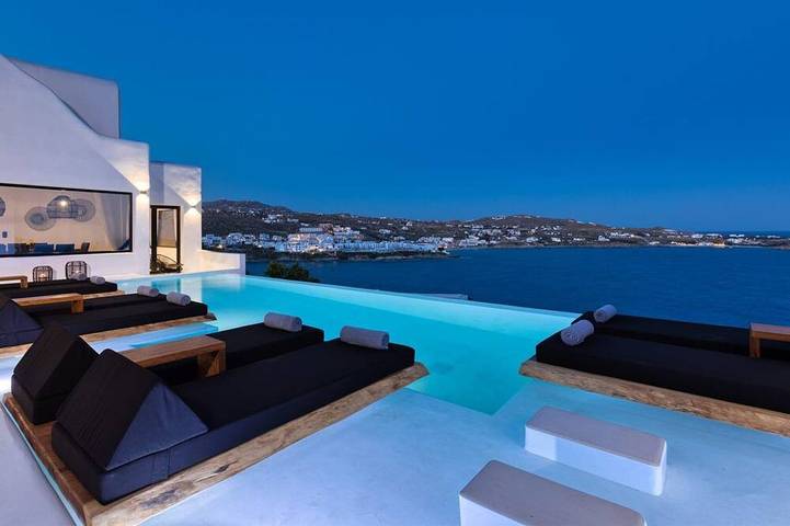 Vacation rental for 24 people, with terrace and hot tub in Mykonos