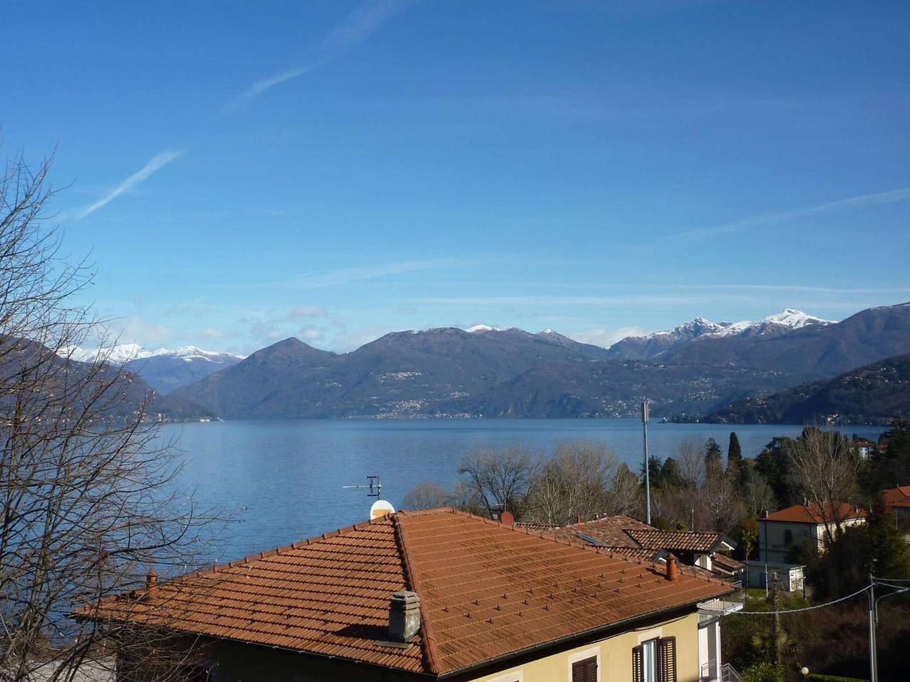 Entire apartment, Apartment 'Casa Delle Palme' with Lake View, Balcony and Wi-Fi in Castello Valtravaglia, Castelveccana