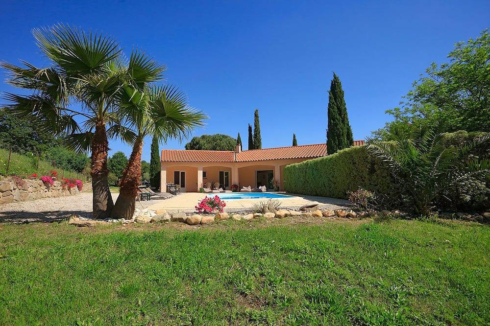 Villa lumineuse, climatisée, sur 9000m², piscine, tranquillité et repos assurés in Laroque-des-Albères, Côte méditerranéenne (France)