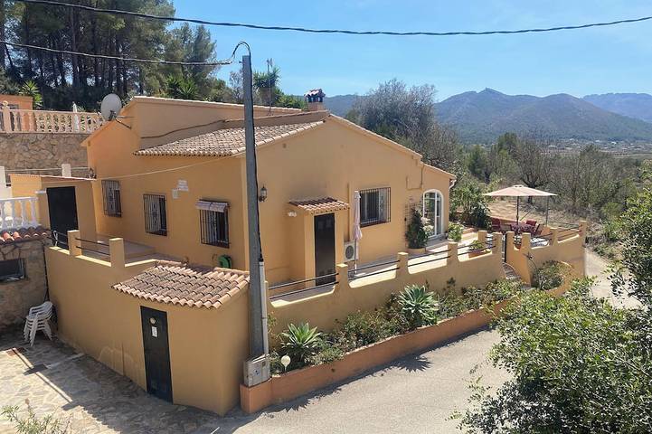Villa pour 4 personnes, avec terrasse et jardin - 1