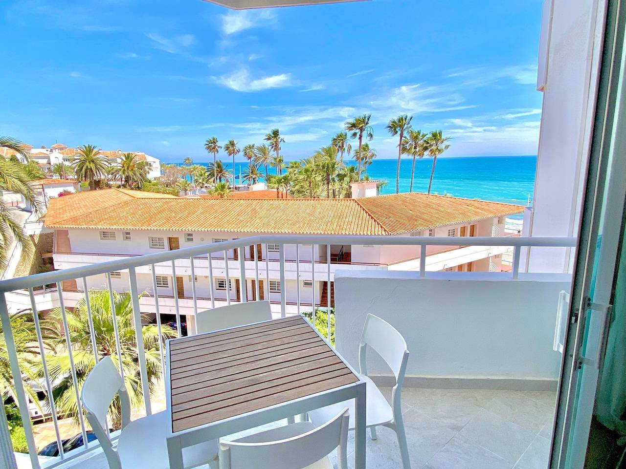 Appartement entier, Appartement « 511 Torresol » avec vue mer, piscine partagée et Wi-Fi in Playa de la Torrecilla, Nerja