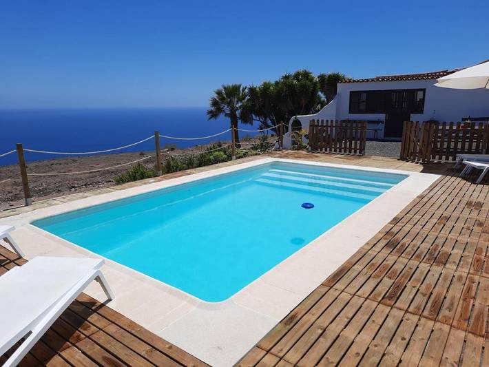 Ferienwohnung für 4 Personen, mit Terrasse und Pool sowie Ausblick