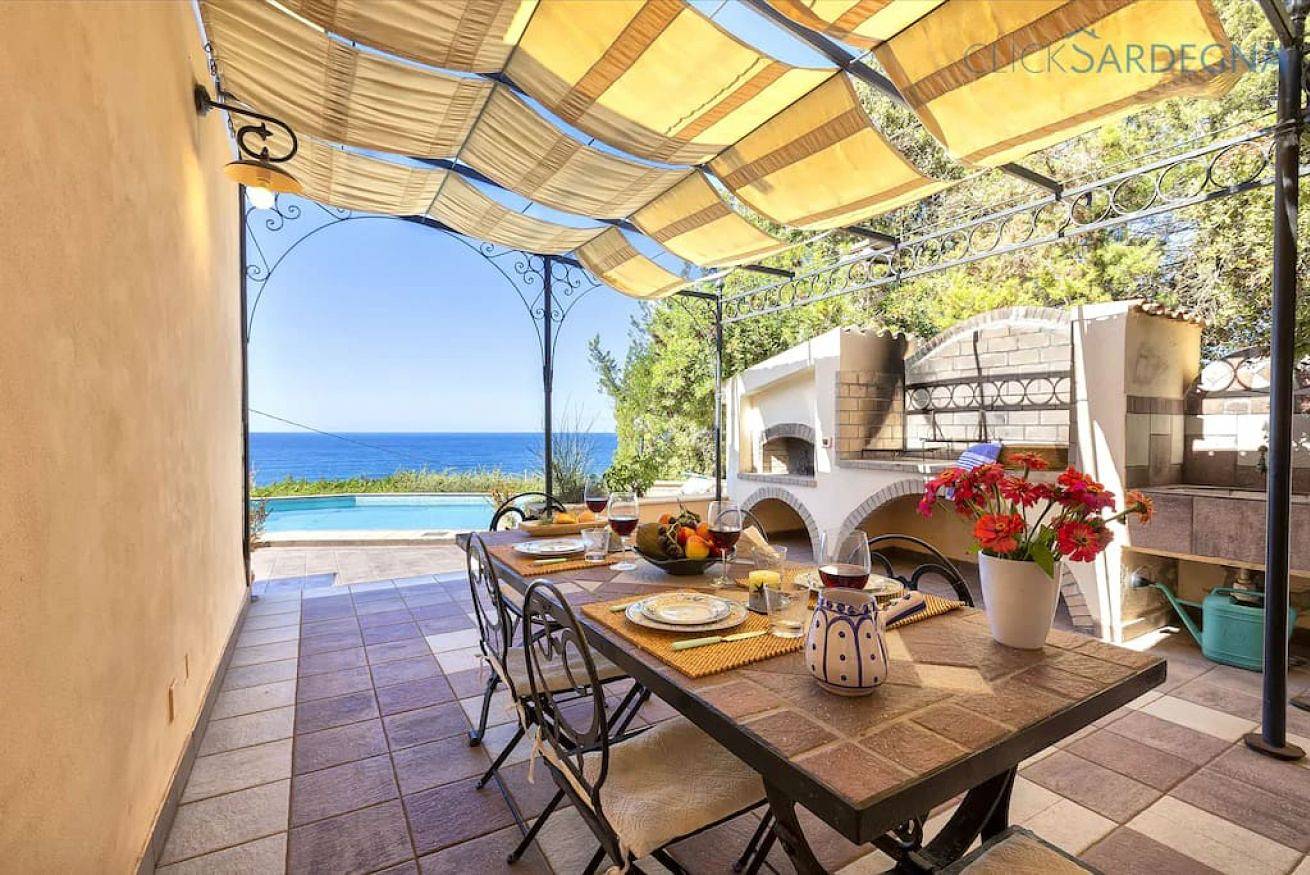 Villa Joie de Vivre, sea view with infinity pool in Alghero, Sassari Province