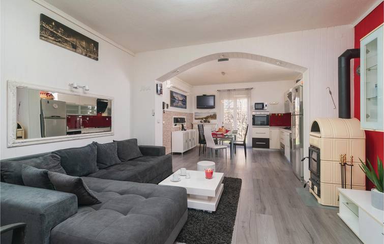 Charmante 2-Zimmer-Wohnung mit Zugang zum Pool und zur Terrasse in Split-Dalmatien