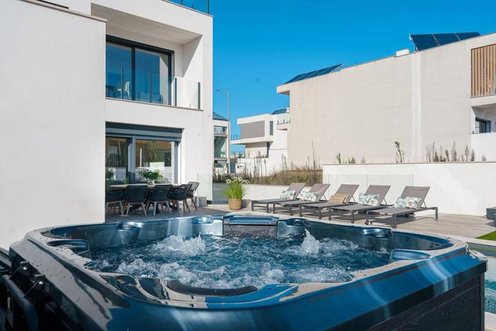 Location de vacances pour 12 personnes, avec jardin ainsi que jacuzzi et piscine à Ribamar - 2