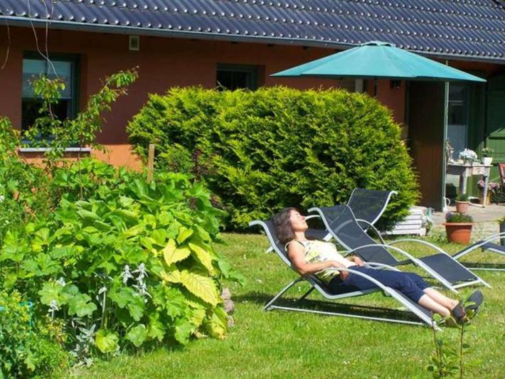 Ferienwohnung für 2 Personen, mit Terrasse und Garten in Zirkow - 3