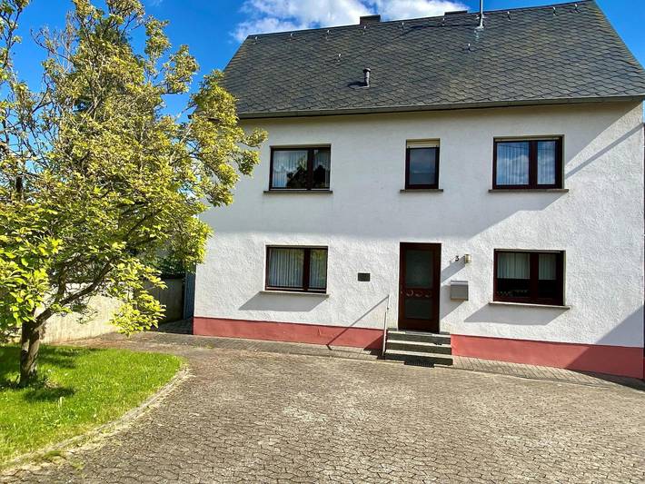 Ferienhaus für 5 Personen, mit Terrasse und Whirlpool sowie Garten an der Burg Eltz