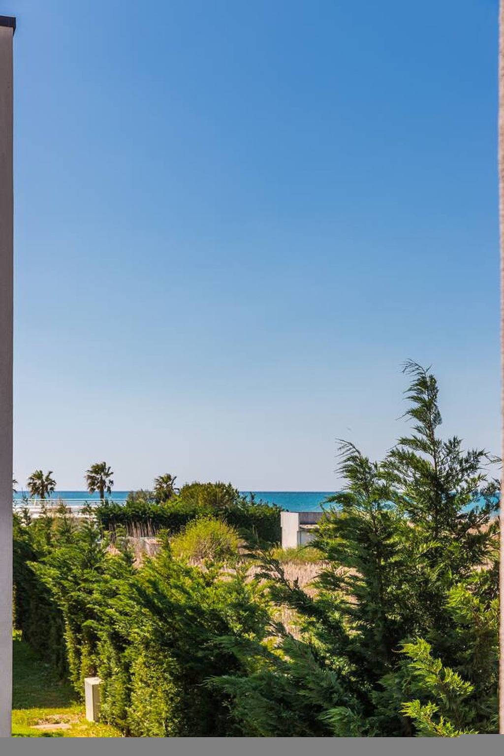 Hel lägenhet, Golden Hour Balcony Apartment | Pool & Beach 100m in Shënkoll, Lezha