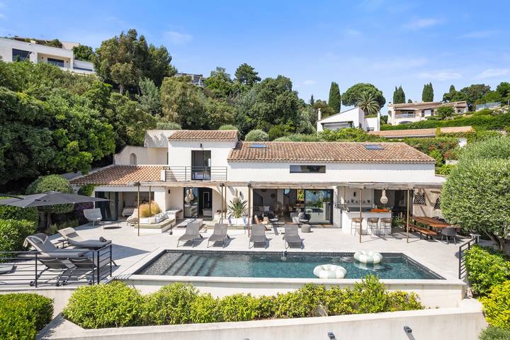 Villa pour 14 personnes, avec Balcon et Terrasse ainsi que Jardin et Piscine dans Les Issambres