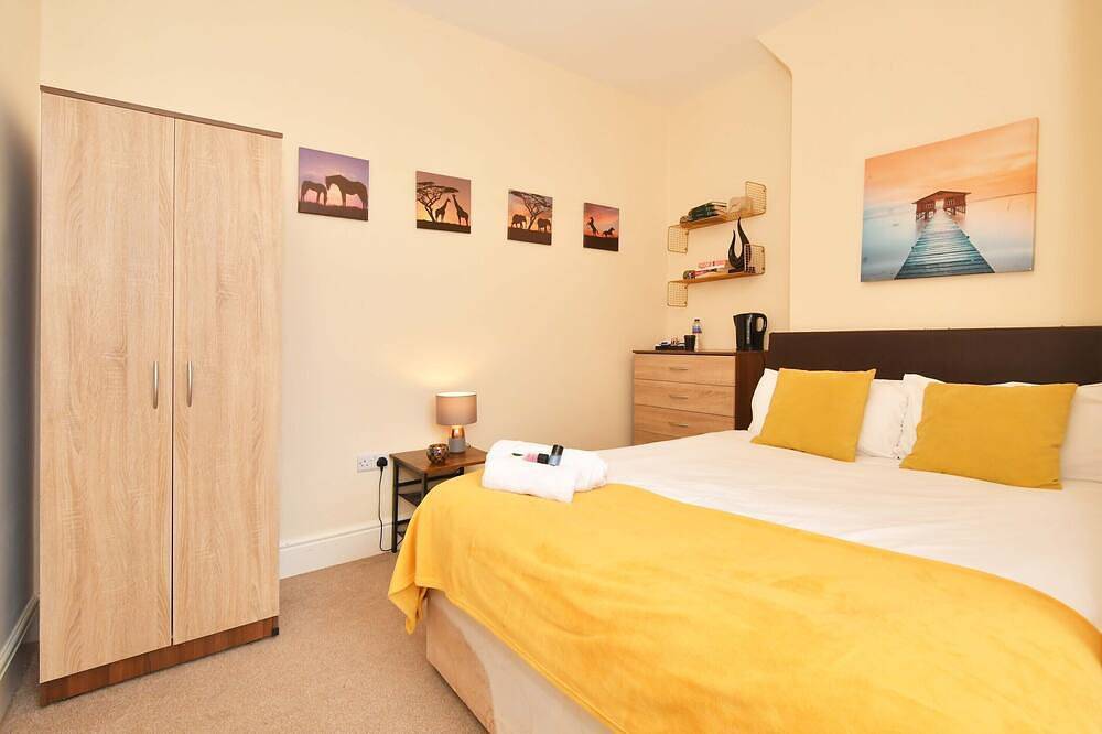 Townhouse @ 178 Ruskin Road Crewe - Single Room in Crewe, Cheshire East