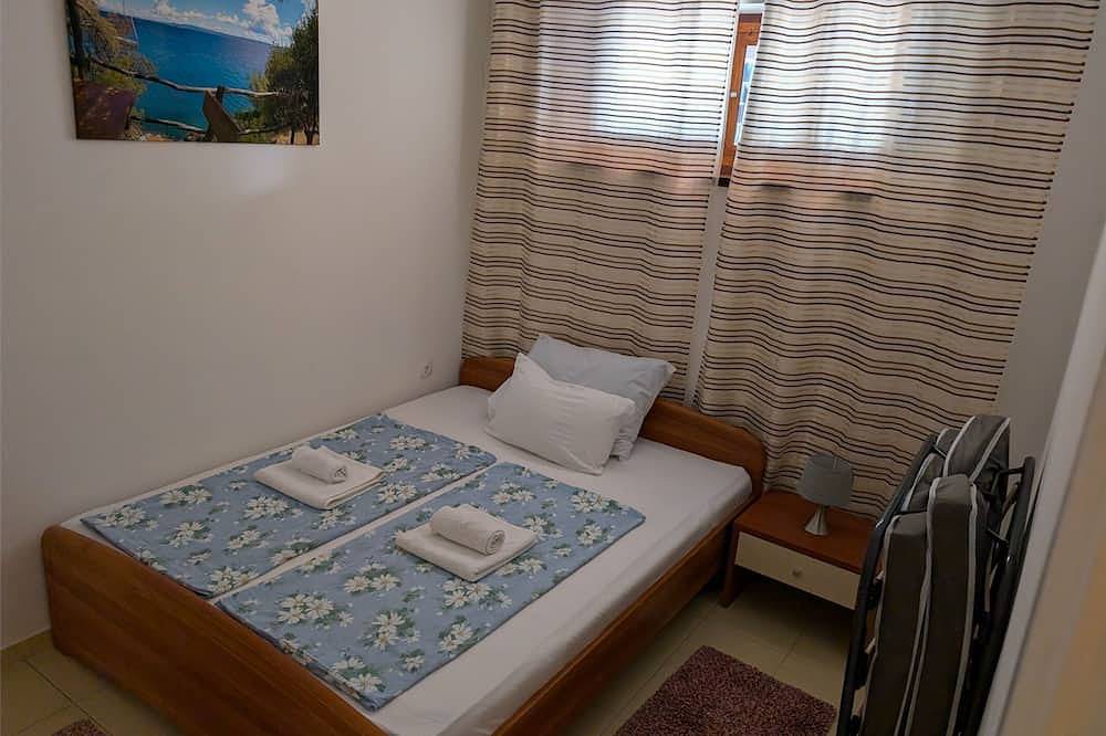 Ganze Wohnung, Apartment 30m vom Meer, Mit Boje für Boote vor dem Hausdirekt am Meer, (4+1) in Sukosan, Zadar