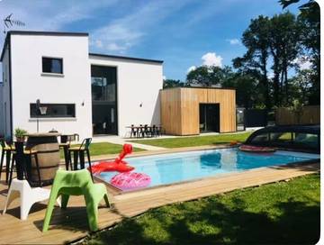Location de vacances pour 7 personnes, avec terrasse et piscine, animaux acceptés à Bains-sur-Oust