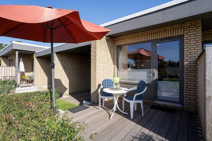 Bungalow für 2 Personen, mit Garten und Terrasse, mit Haustier in Lensterstrand