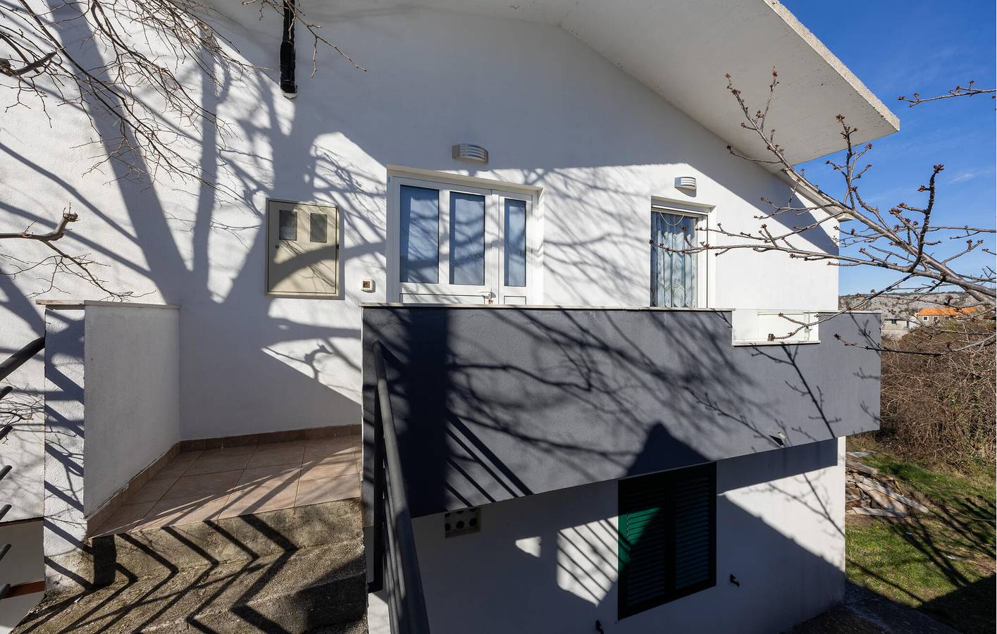 Ganze Ferienwohnung, Modernes 2-Zimmer-Apartment mit WLAN und Terrasse, 700 m vom Fluss Cetina entfernt in Slime, Dalmatinisches Zagora