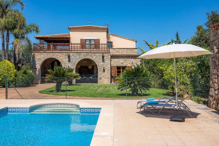 Landhaus 'Es Voltor' mit Bergblick, WLAN und Klimaanlage in Artà, Mallorca Osten