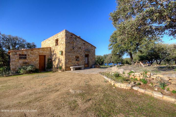Gîte pour 4 personnes, avec Terrasse ainsi que Jardin et Vue