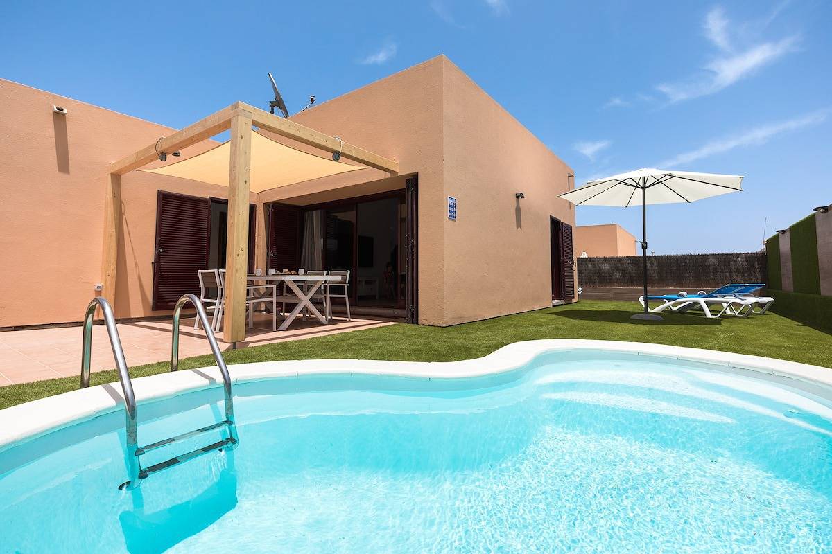 Home2Book Charming Private Pool Aloha Beach Villa in Tamaragua, La Oliva